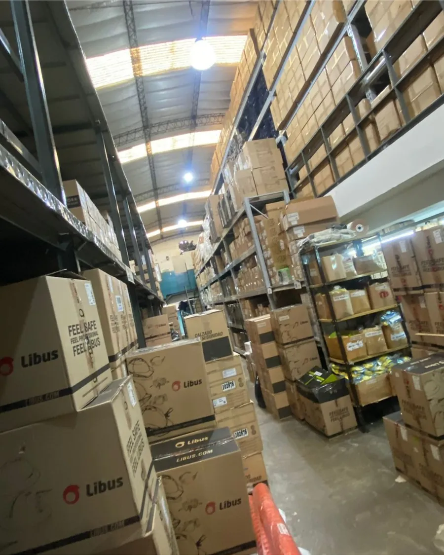Cajas de EPP Libus en el depósito de Diforza